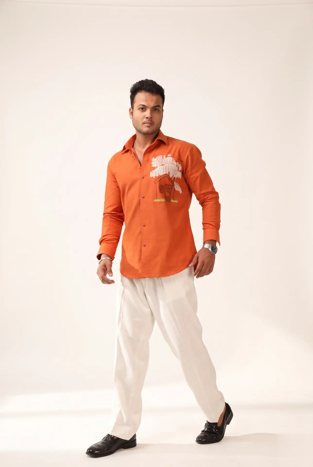 Ghar — Linen shirt with a hand thread-work motif